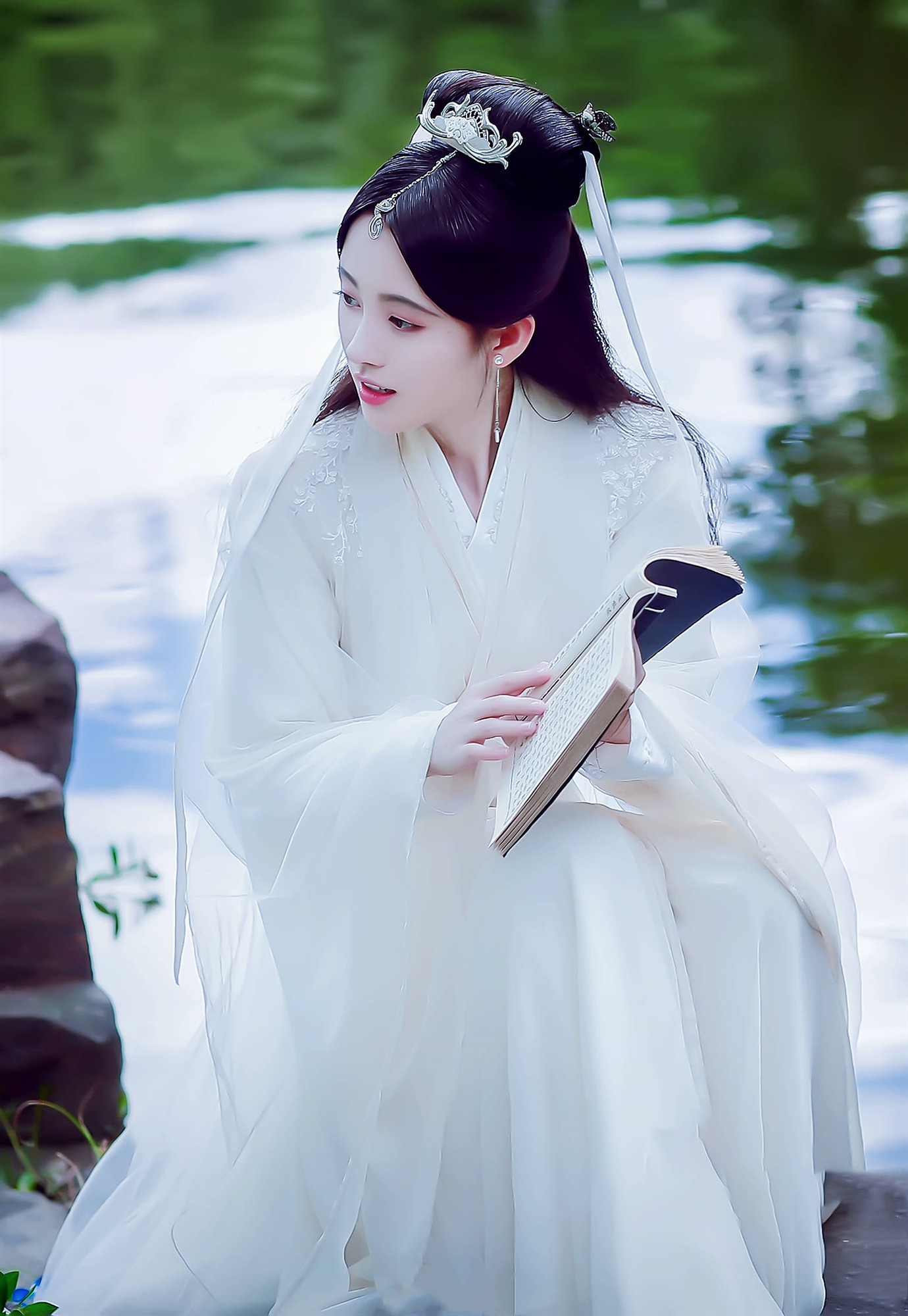 女星古装白衣造型:杨幂的白浅,刘亦菲的小龙女,最后一个太仙了