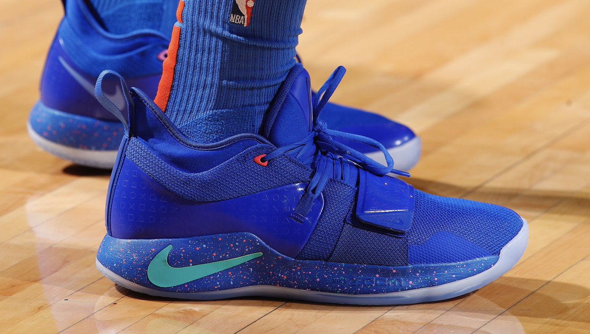 保罗·乔治的球鞋虽然不是圣诞定制版,但是是nike pg 2.