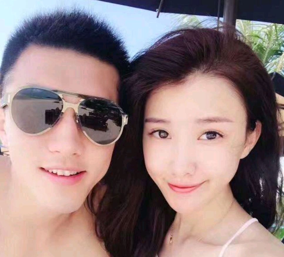 郭艾伦前女友近照曝光,身材性感大长腿一览无余,网友