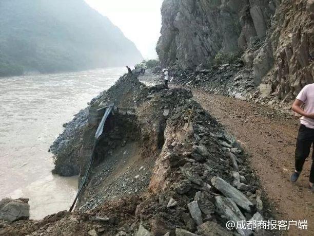 请注意!国道245线乐山峨边至金口河交界处断道 车辆请绕行