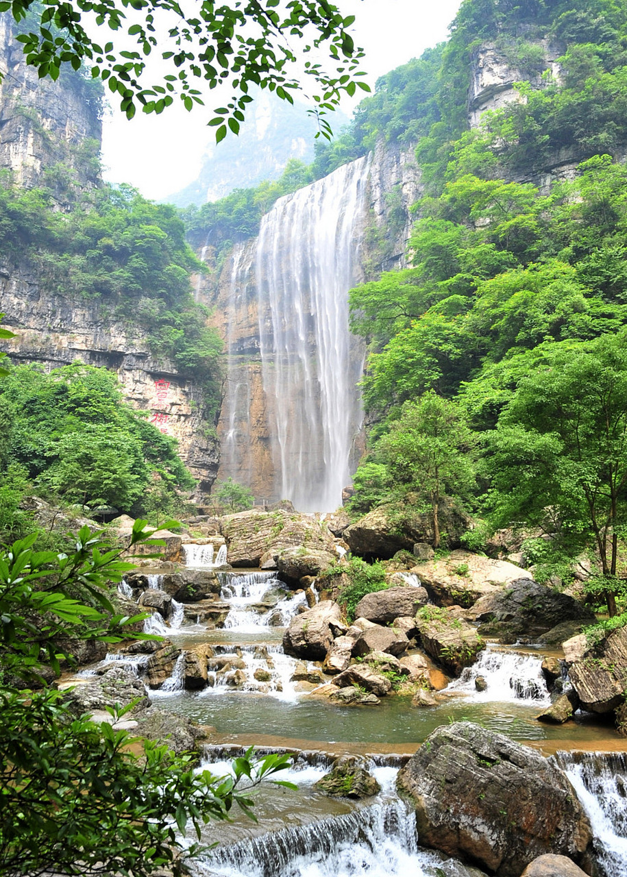 三峡大瀑布原名白果树瀑布,位于宜昌晓峰旅游景区中,aaaaa级旅游景区
