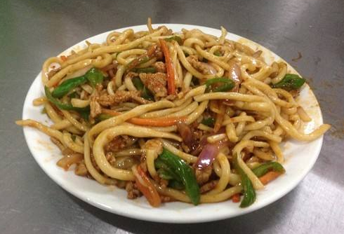 家常炒面时,面条煮熟过凉是错的!这才是正确方法,面条根根分明