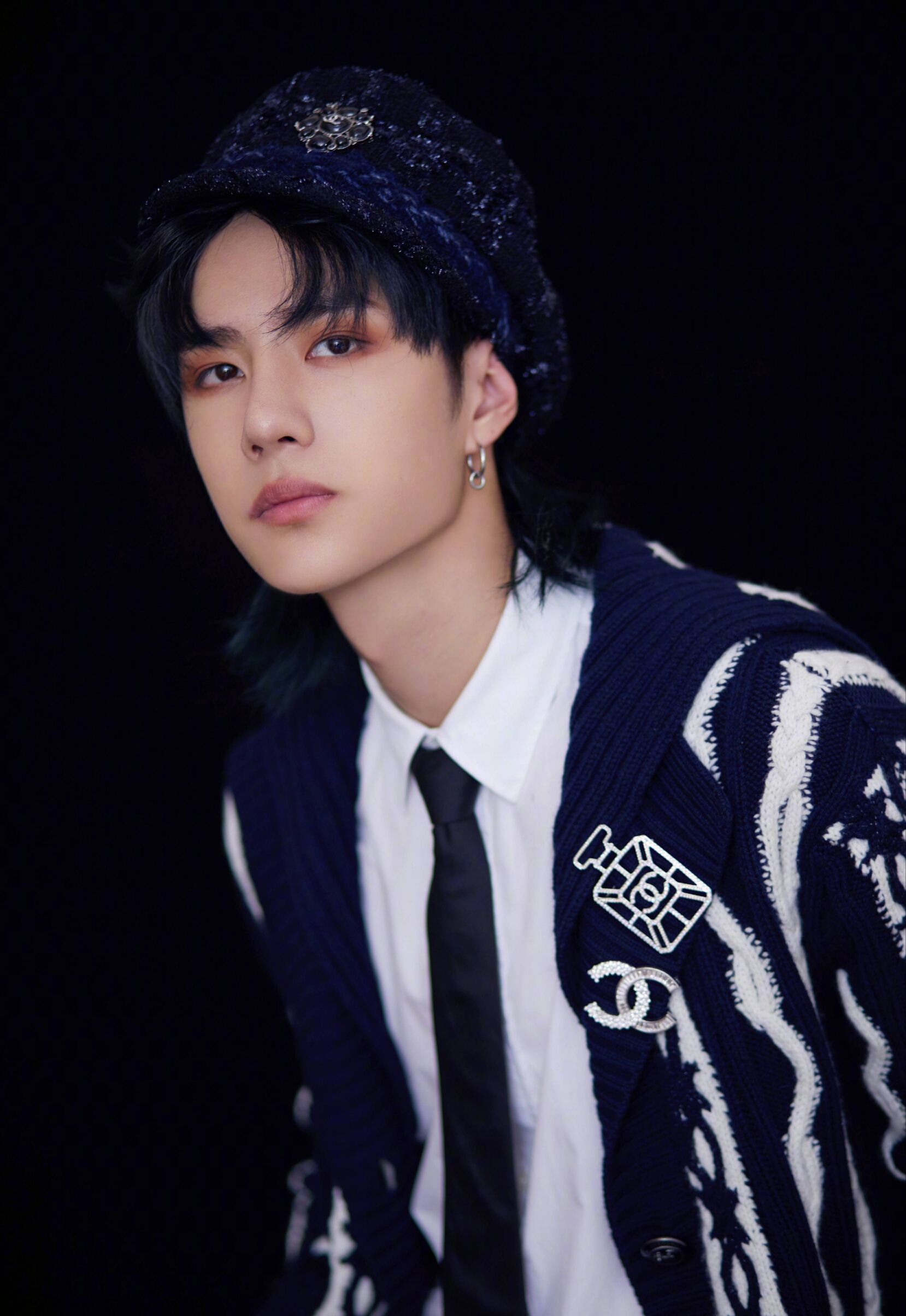 潮流复古狼尾头:蔡徐坤帅气,王一博性感,易烊千玺:打扰了!