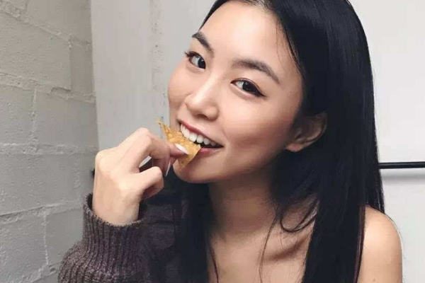 高以翔女友发声,短短两句话把网友感动哭了,她有多心疼啊