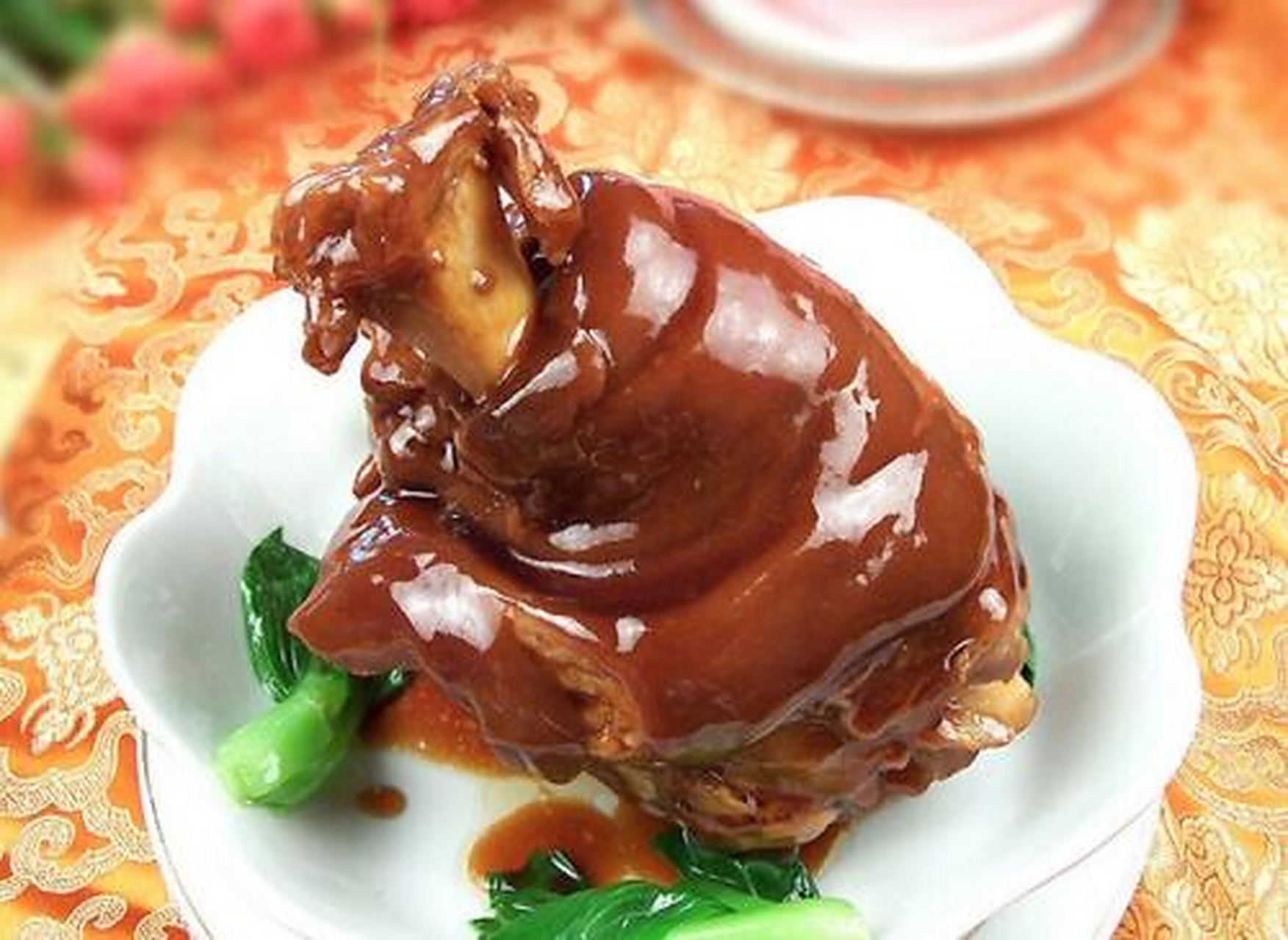 新年味# #春节美食大赏#如今好吃的东西太多,那么大一个蹄髈看着似乎