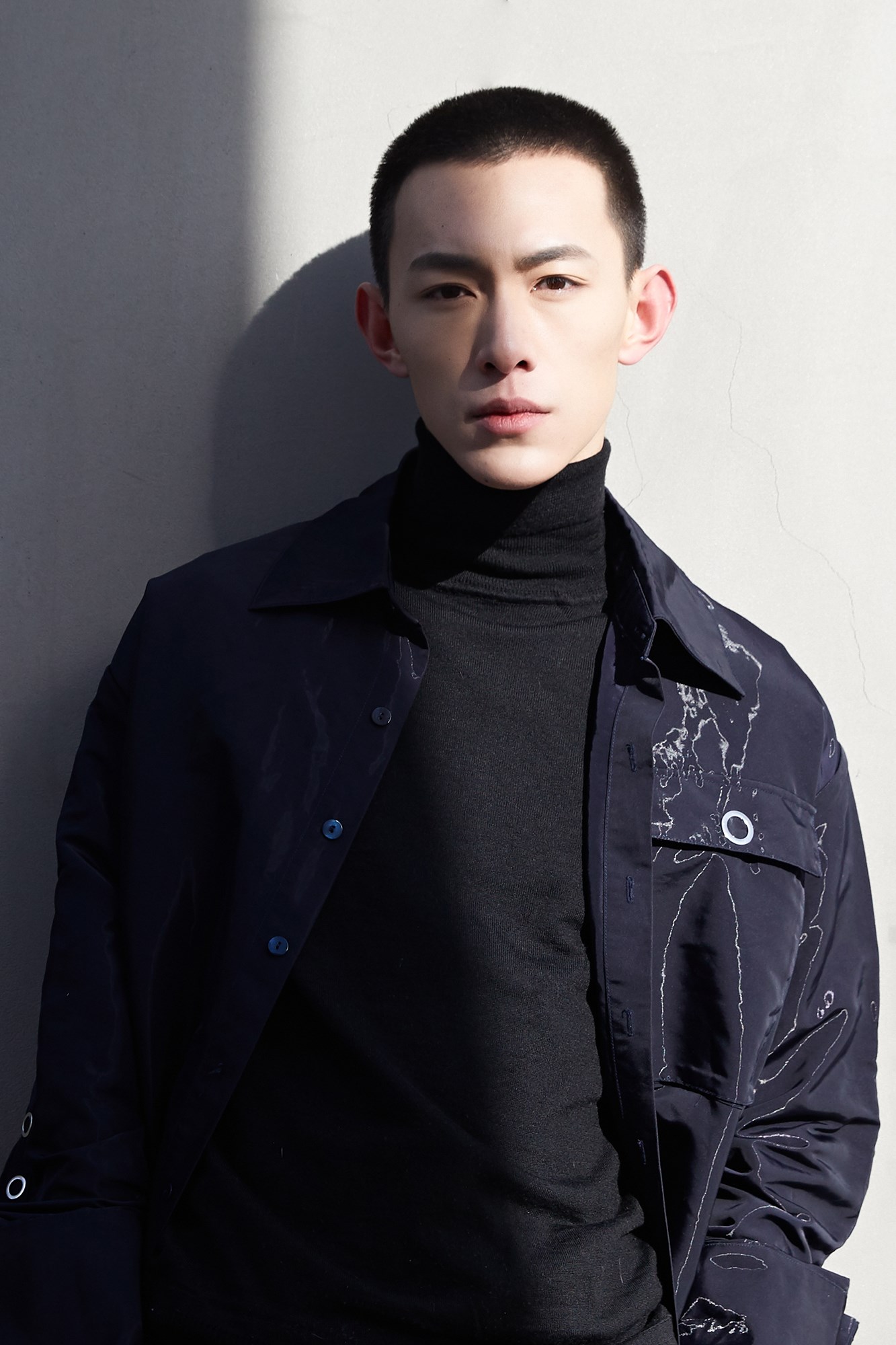 圆寸检验颜值 肖大千新发型你给打几分?