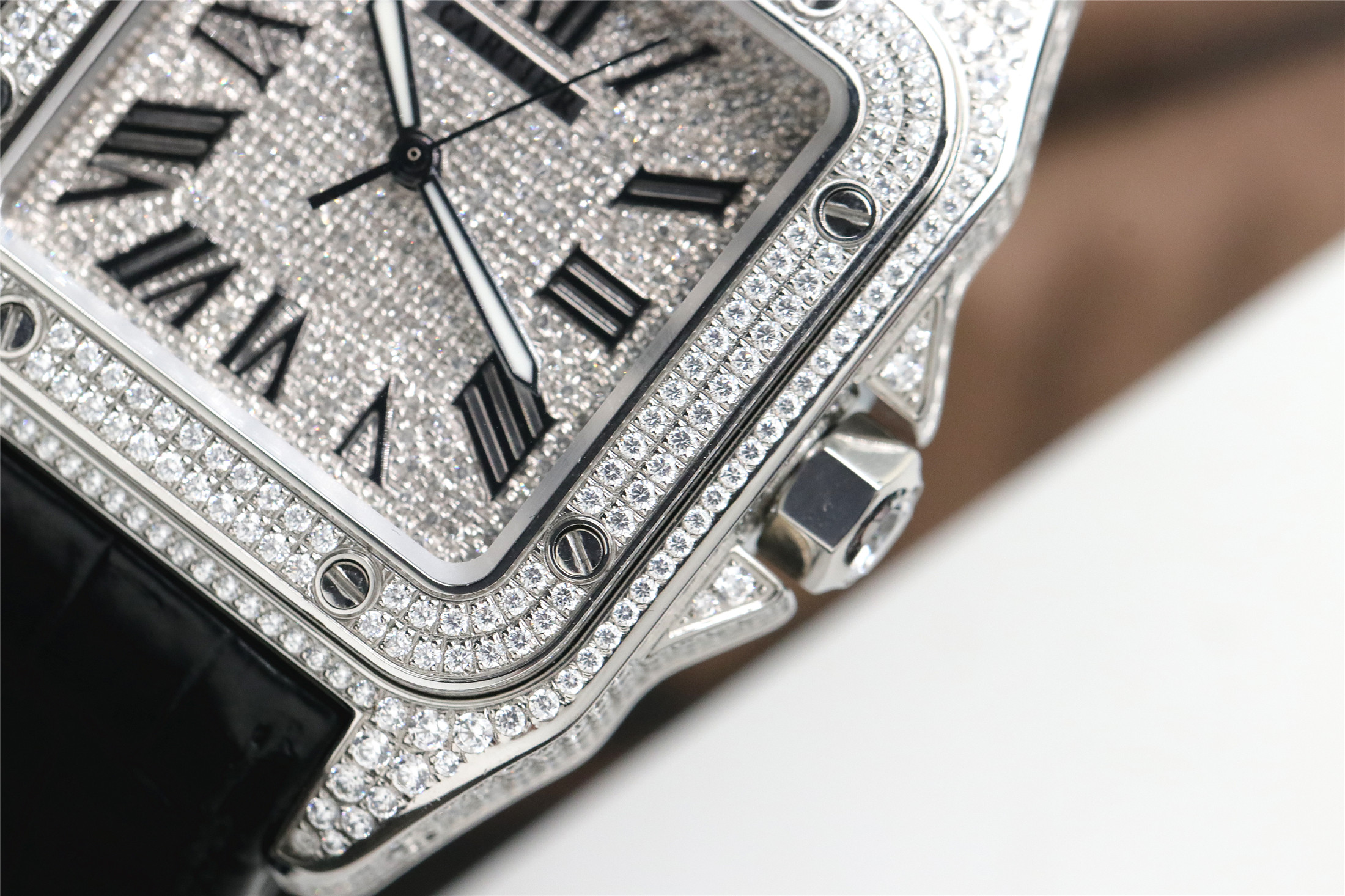 贵族的气质劲酷的外形,卡地亚山度士全钻字面评测