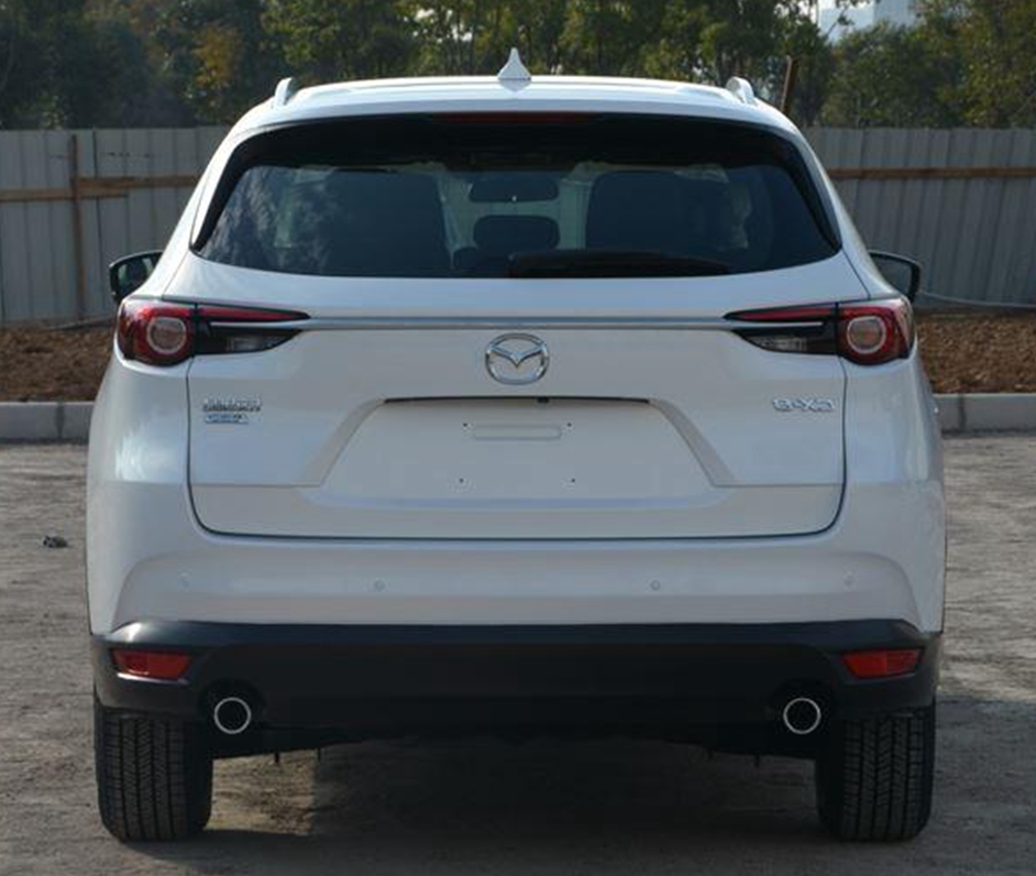 cx-8的侧面非常灵活,车顶线条从a柱开始下滑,最后与