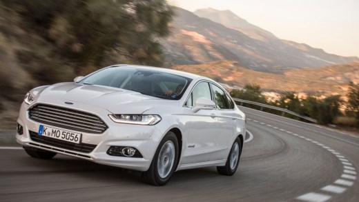 汽车:福特蒙迪欧hev,它是一款混合动力车,内部空间宽敞!