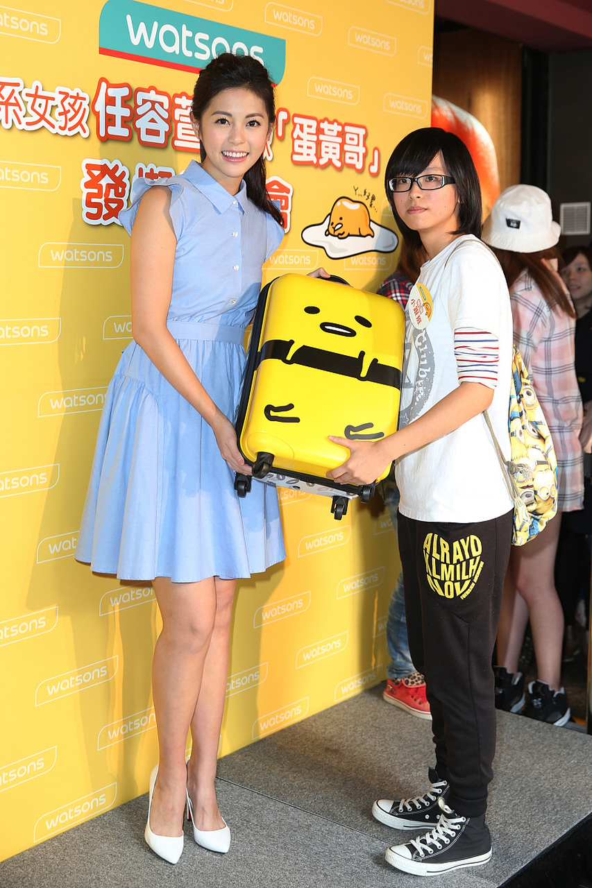 最近,任容萱在社交平台上分享了一段与姐姐任家萱一起录制节目的视频