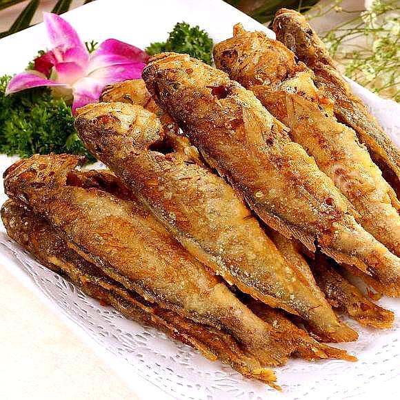 油炸小黄鱼,别傻傻只放面粉,多加这2样,小黄鱼口感酥脆还不腥