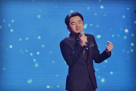 王祖蓝导演的处女作结束,太太挺孕肚来助阵,网友:又一波狗粮