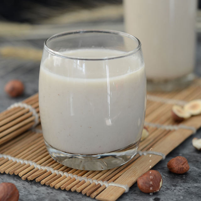 榛仁葡萄干豆浆,好喝有营养,上班族必备