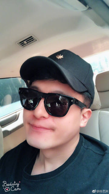 帅气阳光孙艺洲微博晒图:太原,马上开始见面会,跑起来