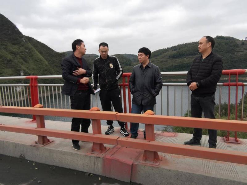 贵州省公路局调研毕节公路管理局桥梁栏杆改造实施工作