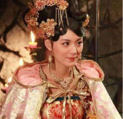 高纬让妃子冯小怜躺在桌子上供大臣欣赏,还形成了一个成语?