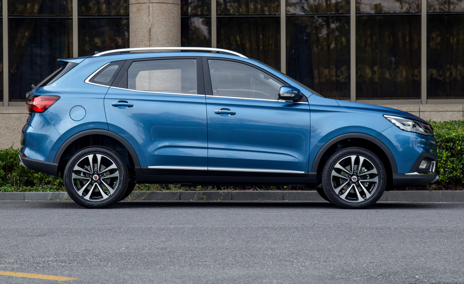 荣威rx3 18t手自一体互联网智尊版,潮流外观,融入新的设计理念