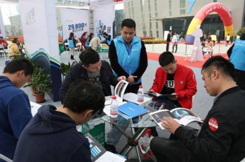 孔雀广告网惊艳亮相南京国际博览中心广告展