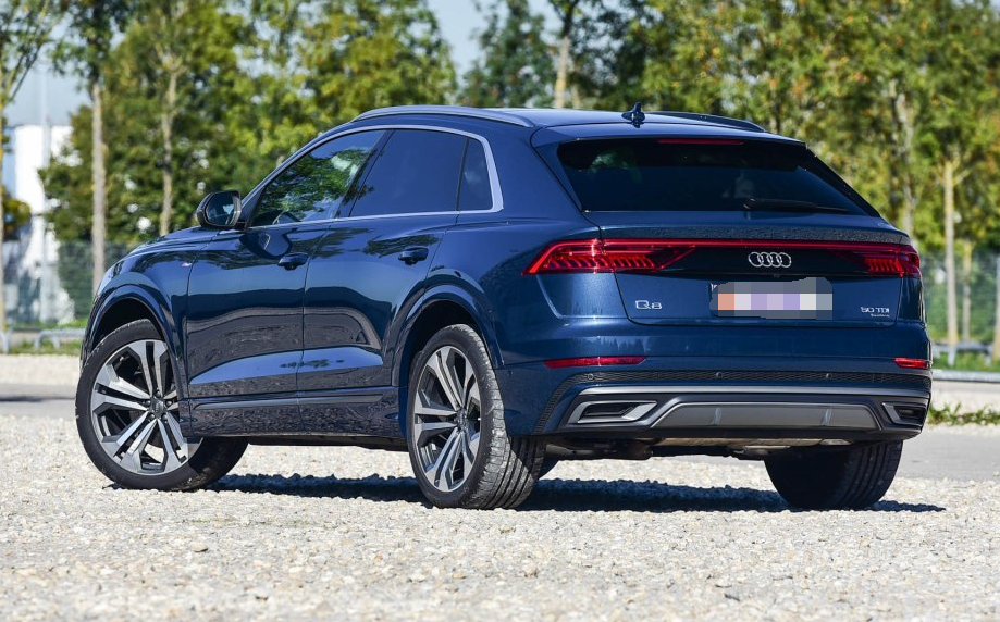 奥迪q82018款基本型,全新的设计理念,让这款车看起来也很豪华