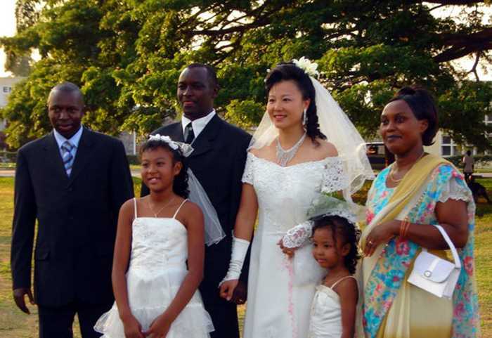 中国女子远嫁非洲,婚后感觉身体一天不如一天,医生检查后:无语