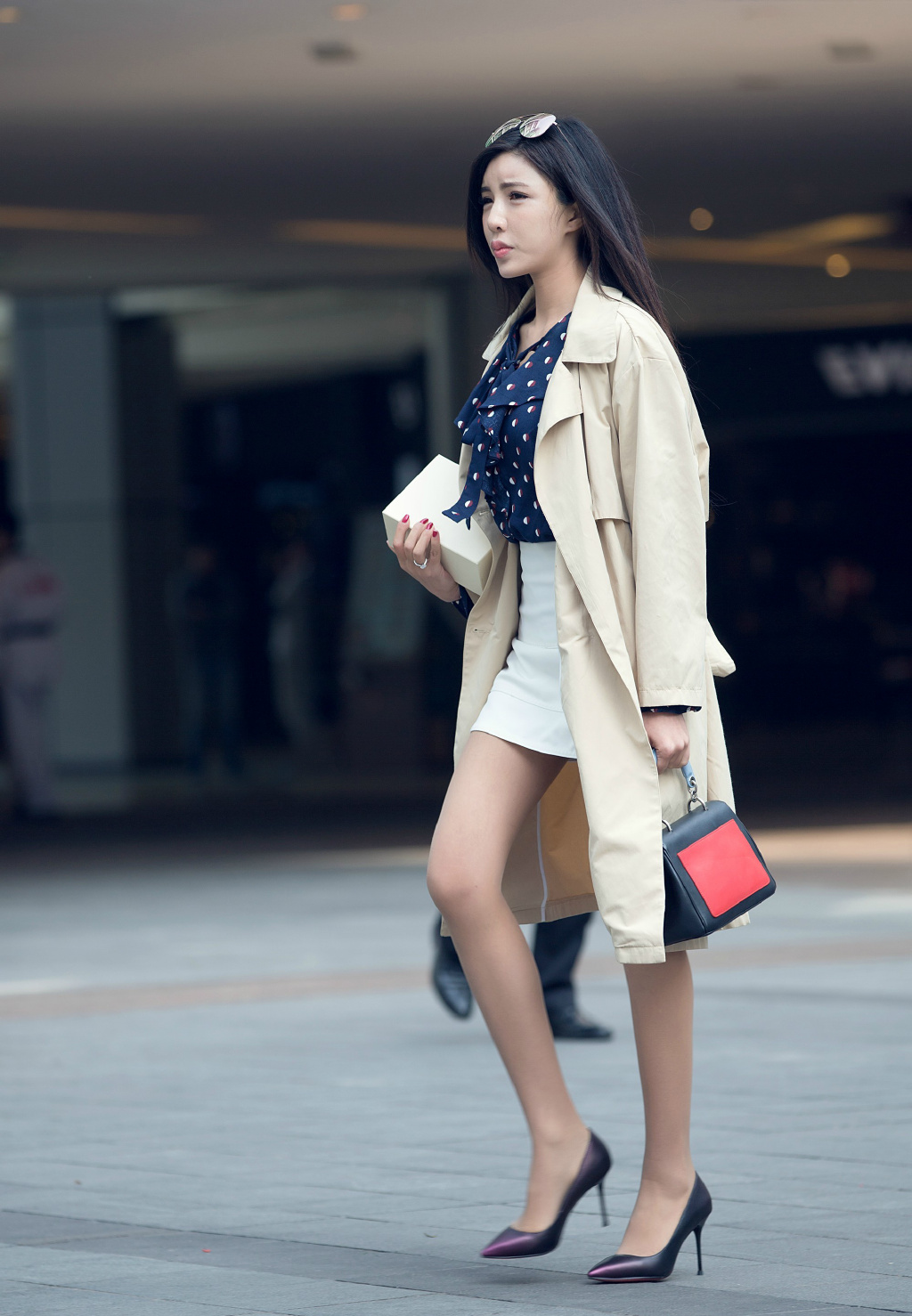 街拍:太美了,自信,成熟,丰满,完美的女人!