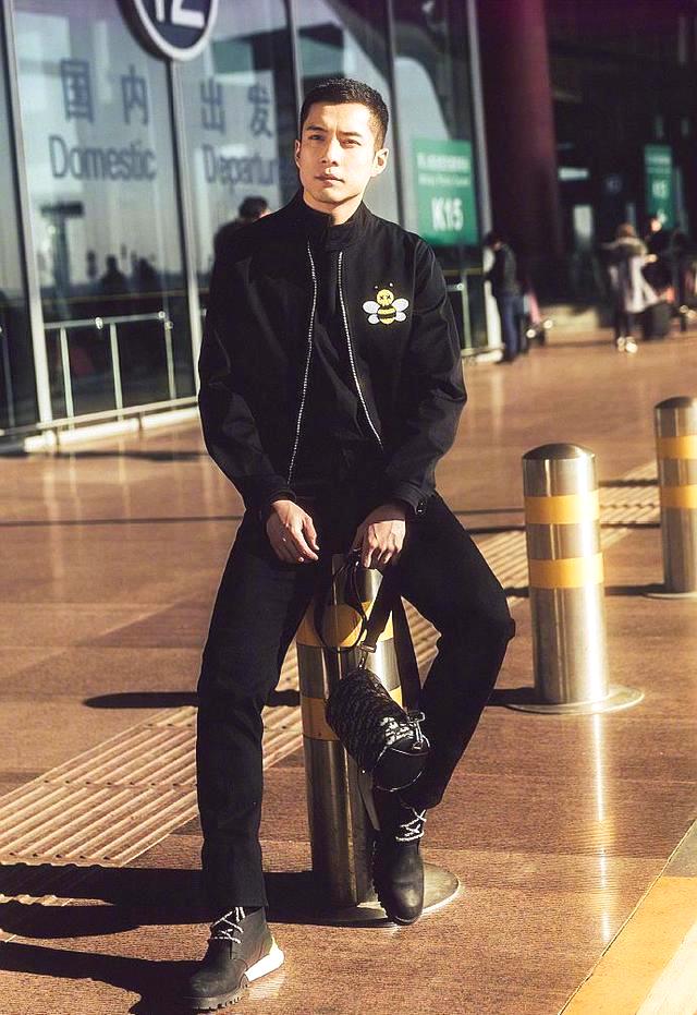 寸头的韩东君一身黑色look亮相,好有男人味