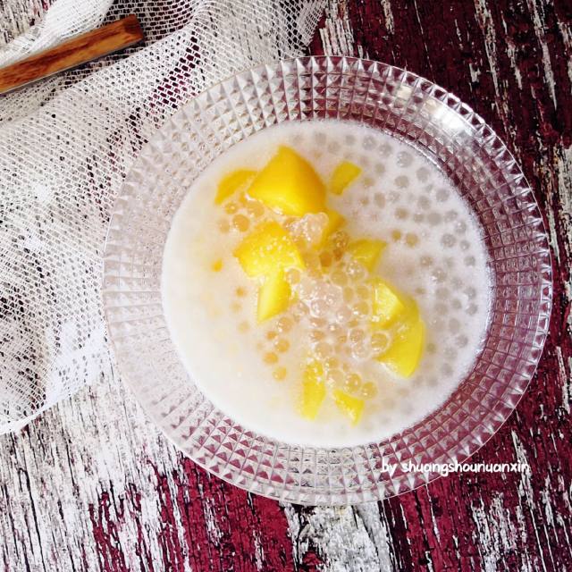 第10步,吃的时候放上黄桃罐头,或者你喜欢的任何水果.