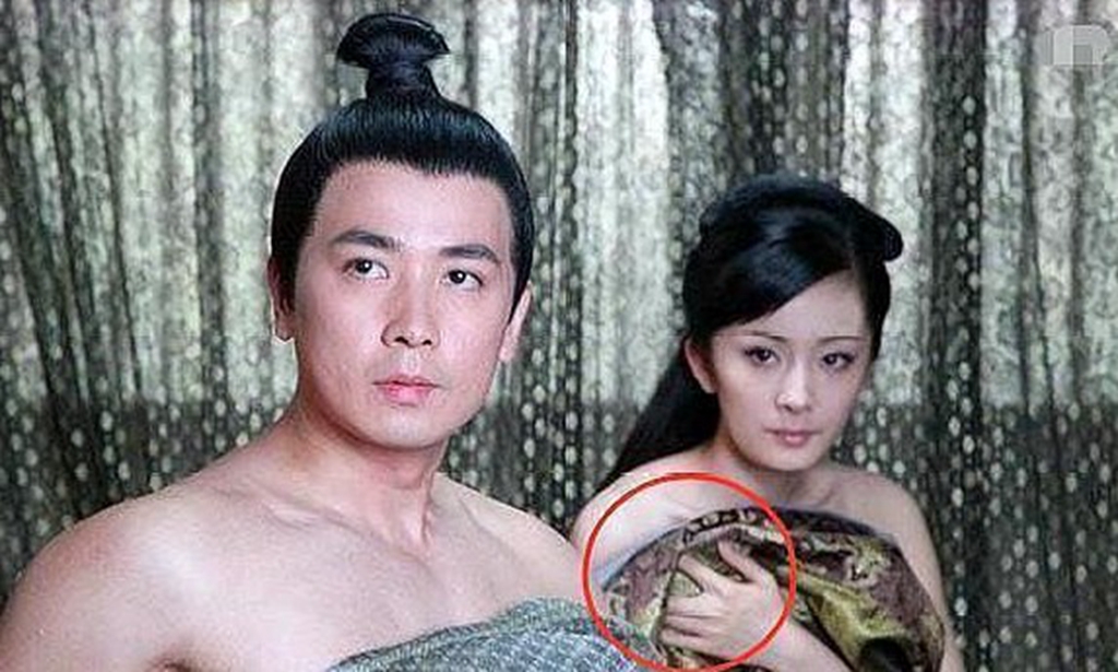 最"少儿不宜"的穿帮镜头,图四真是绝了,网友:导演看片去了!