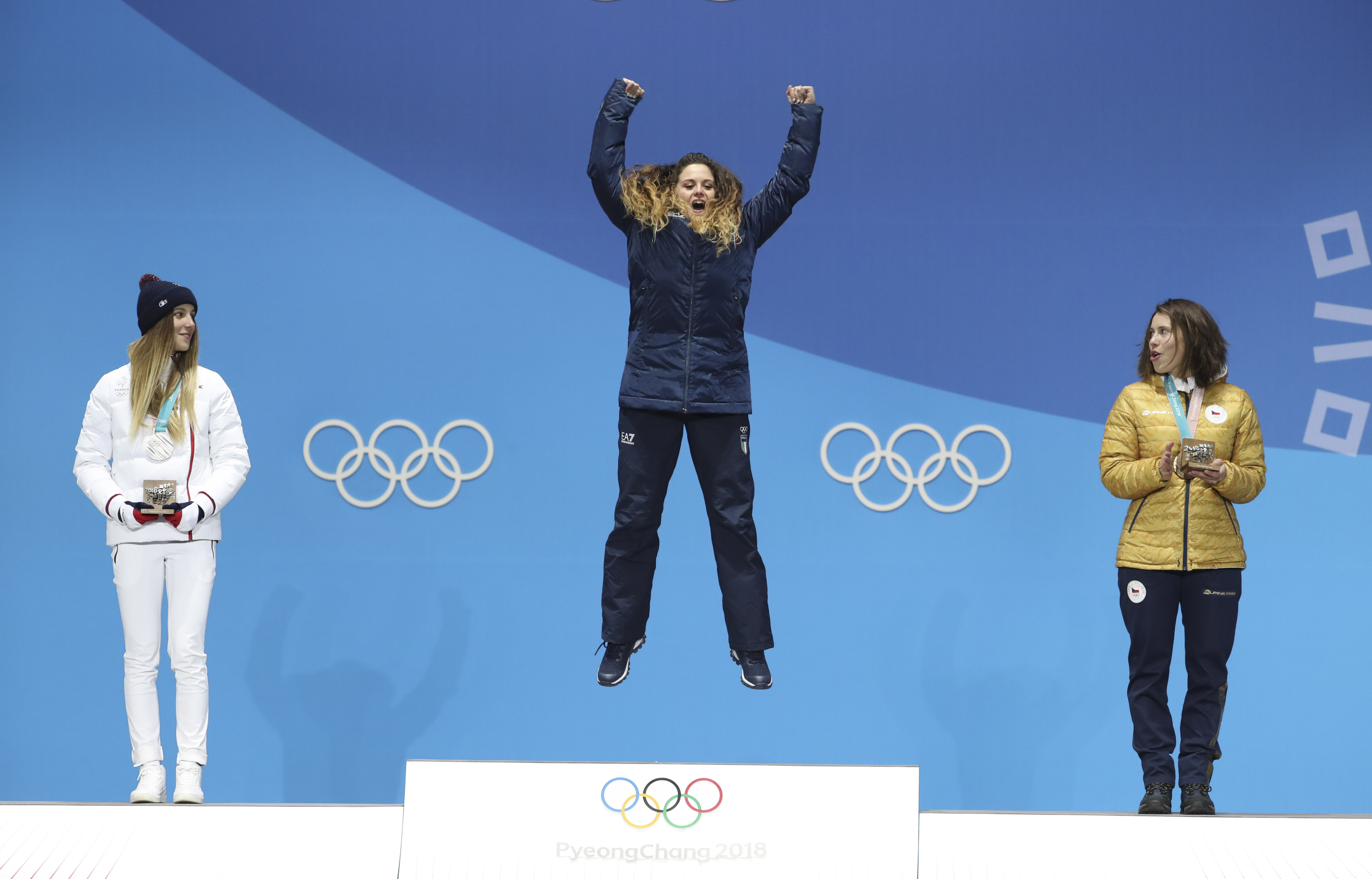 (冬奥会·领奖台)(2)单板滑雪——女子障碍追逐比赛颁奖仪式