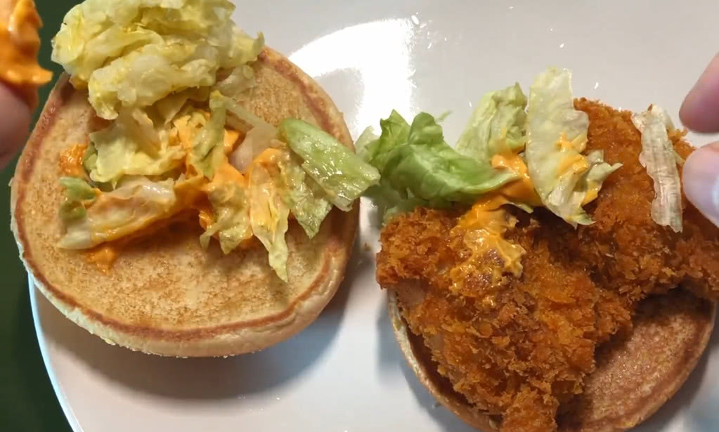 肯德基推出的新品虾肉汉堡火了,买了一个试吃之后,虾仁数量感人