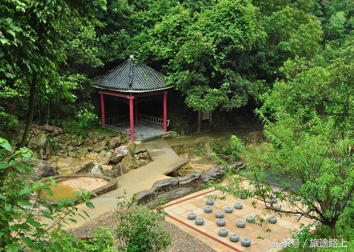 西岸森林生态园位于西樵镇庆云大道尾,距广州一小时车程.
