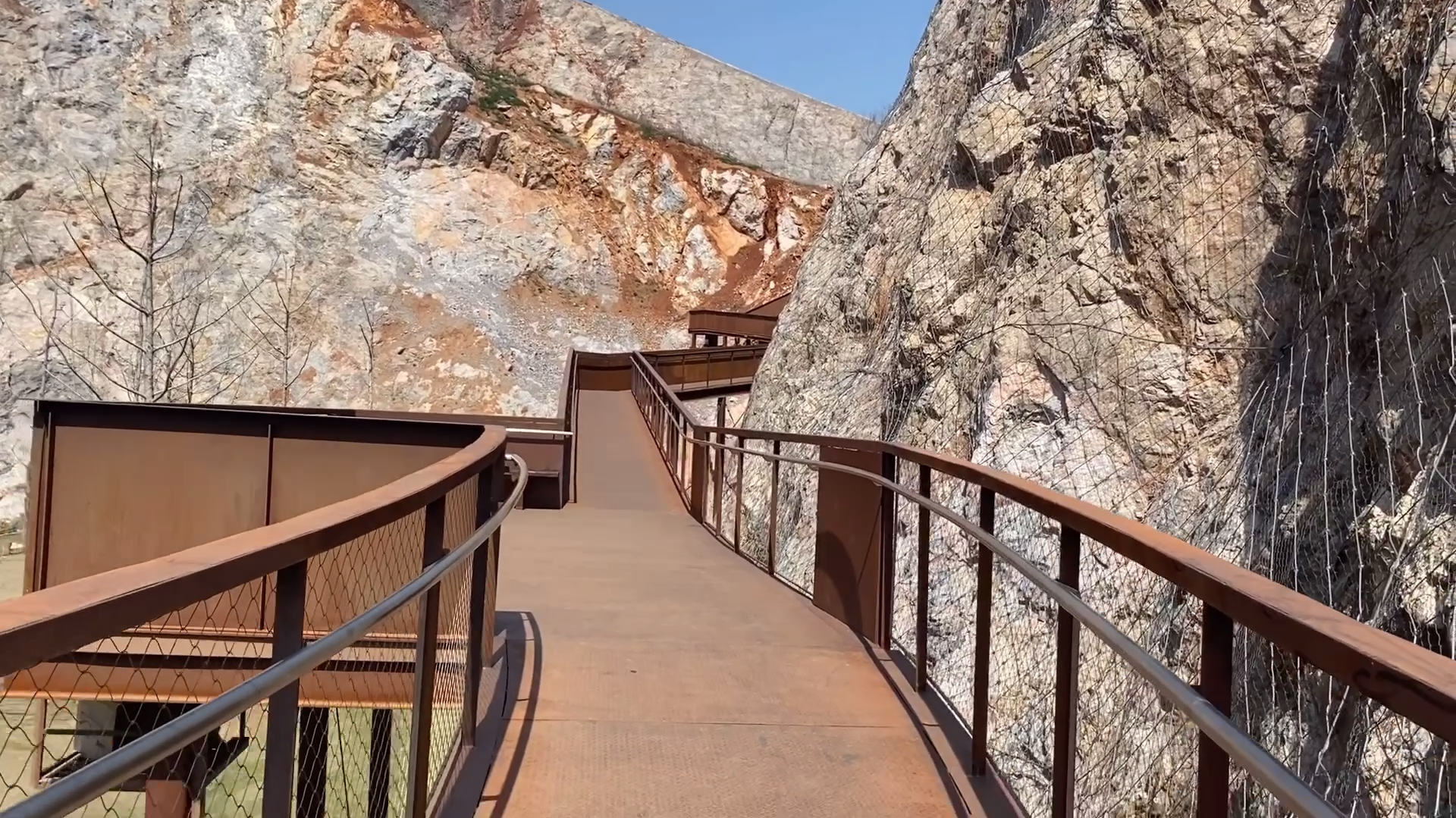打卡南京小众景点汤山矿坑公园,免费看美景真不错