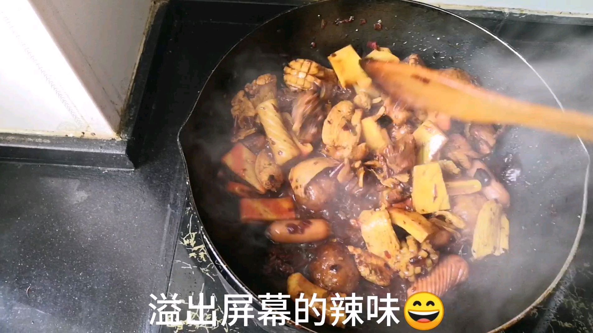 带娃做饭两不误,自制麻辣香锅超好吃