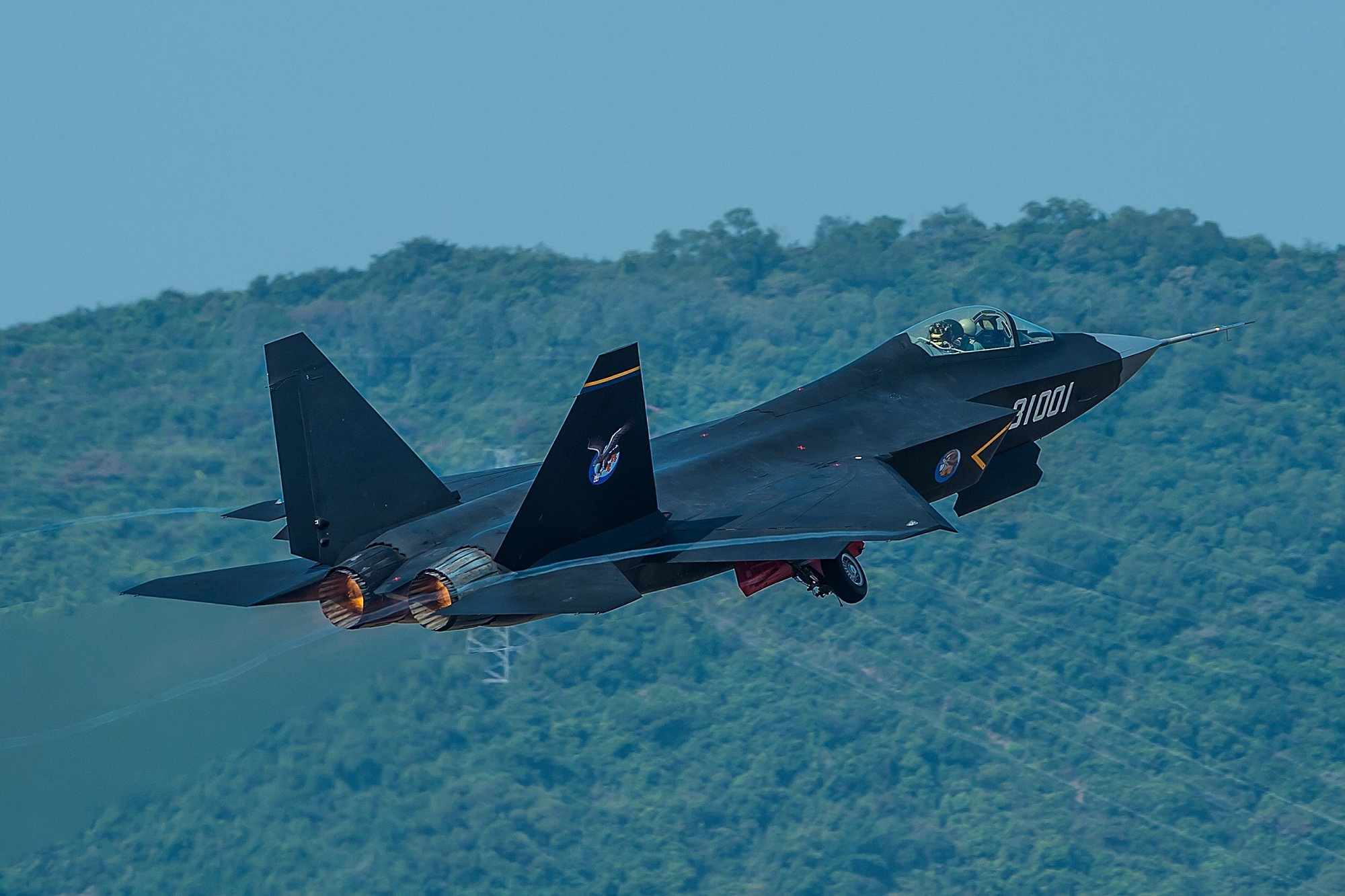 重量减少3吨,航程1200公里?这样的fc-31还能成为舰载机吗?