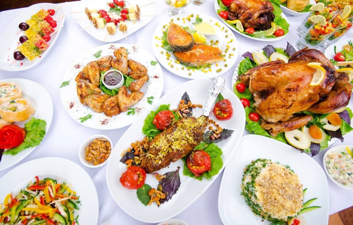 婚宴5桌未开席,上百道菜打包塞给新人,五星酒店:没地给你们吃