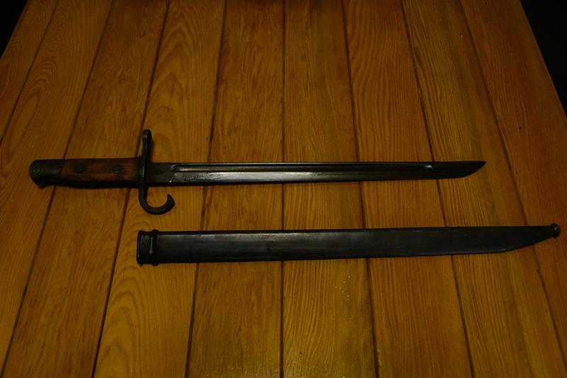 日军三八式步枪刺刀上有个钩子,它有什么作用?不要小看这个设计