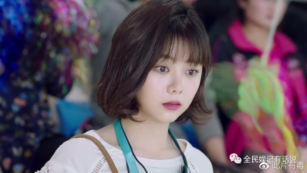 因口红和美瞳上热搜的她,是耿耿是云朵,是少女感十足的谭松韵!