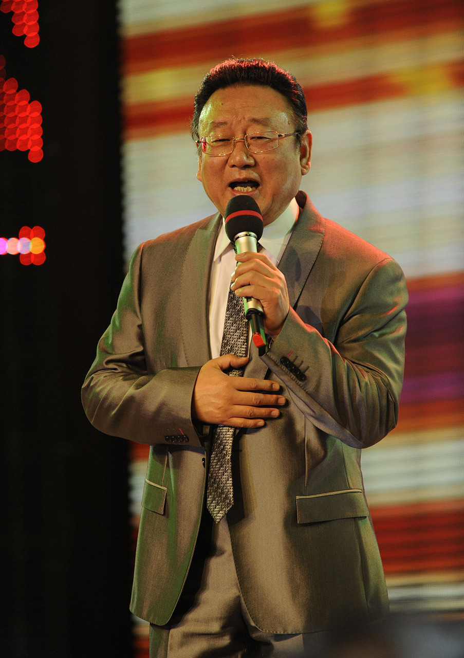 蒋大为老师曾多次访问淄博,其中最令人难忘的是上世纪九十年代的一场