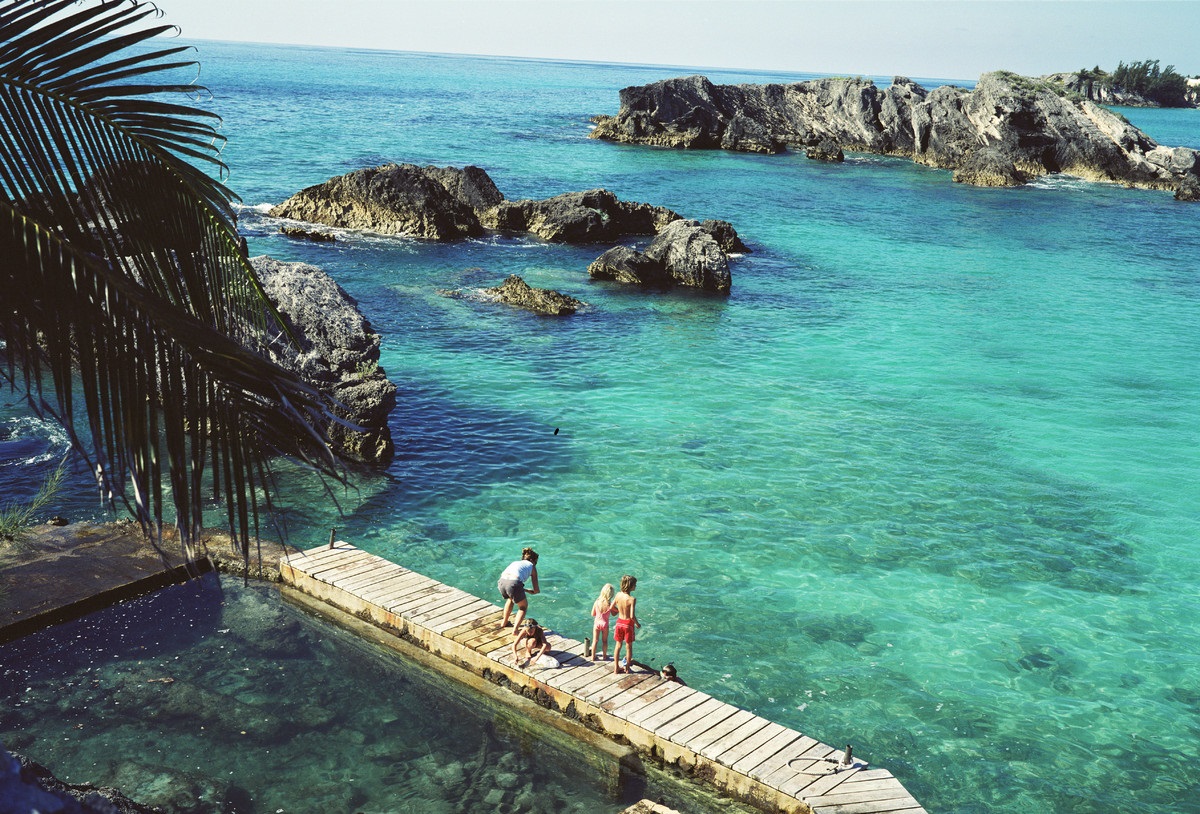 人口的急剧下滑,也就导致百慕大群岛的工业几乎陷入瘫痪状态.