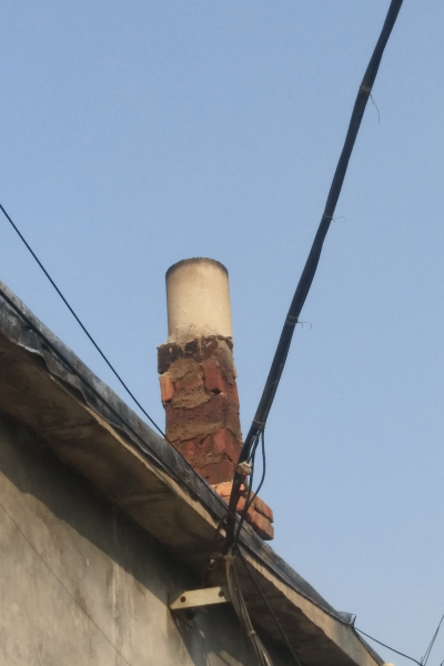 晒晒农村房子的烟囱,现在还有多少房子,还装着烟囱