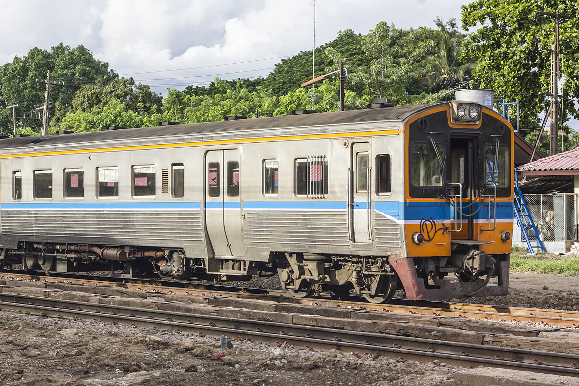 搭乘t字头列车不仅是快速到达目的地的方式,更是一种享受,提供美食