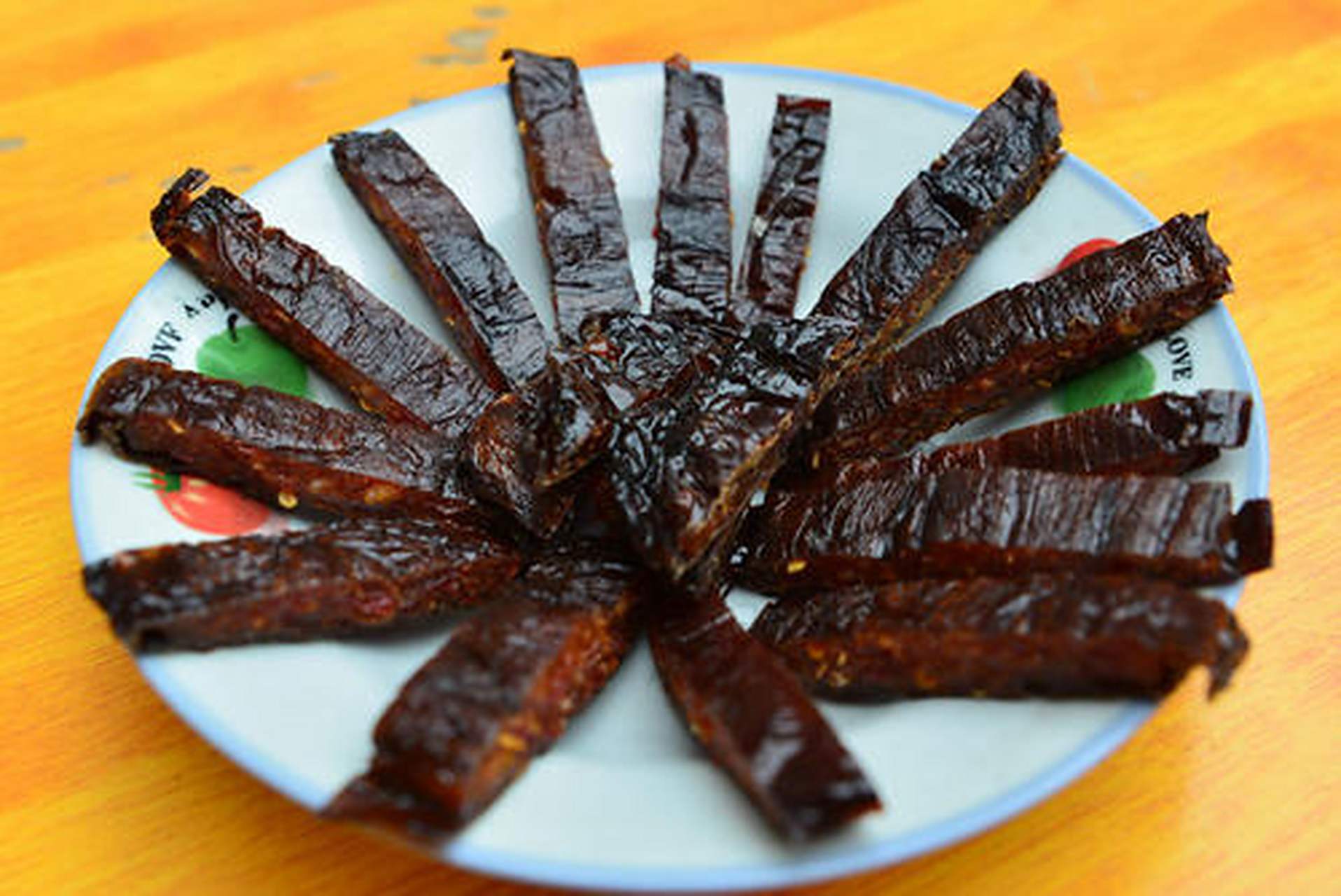 茄子干,是鹰潭市余江县的特色小吃,尤以锦江镇的最为出名,几乎家家户