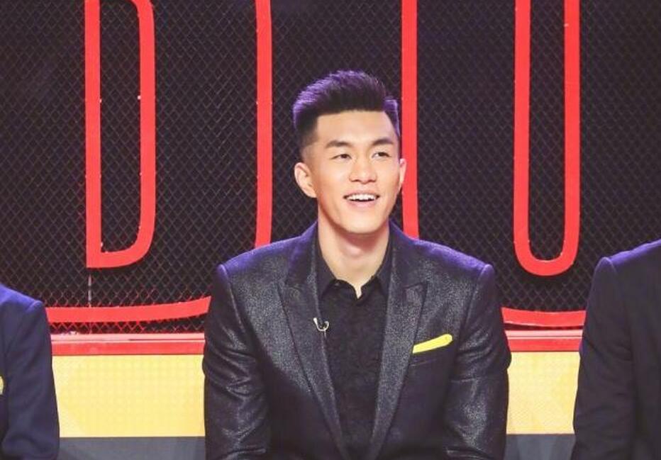 男篮名将郭艾伦事业情场两得意,白富美女友证件照再次流出