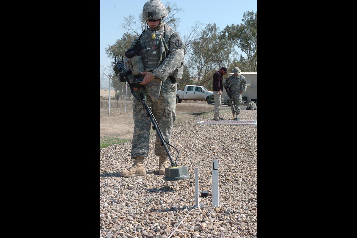 军队装备:pss-14地雷探测器