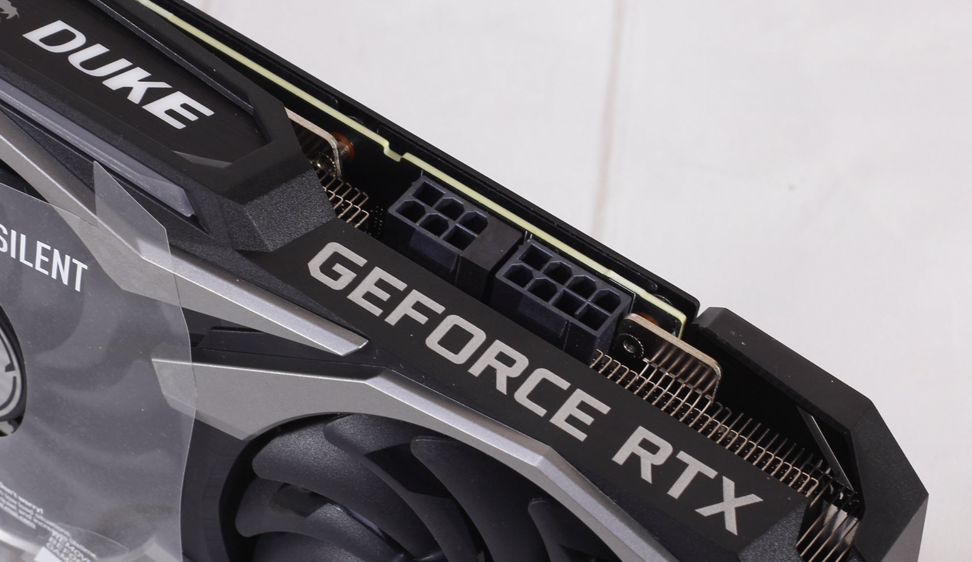 微星rtx 2080 暗黑龙爵采用8 6pin供电,与上代gtx1080保持一致,这