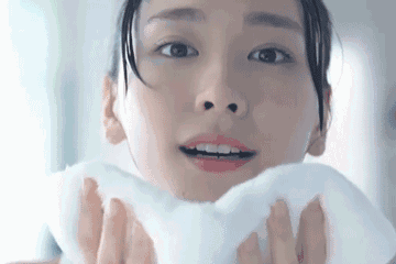 冬天洗脸,用冷水和热水洗脸的女人肤质会有啥区别?看完就知道了