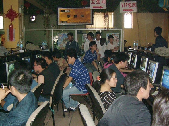 网吧条件越来越好,去玩的人为何越来越少,美女陪玩道出了心酸