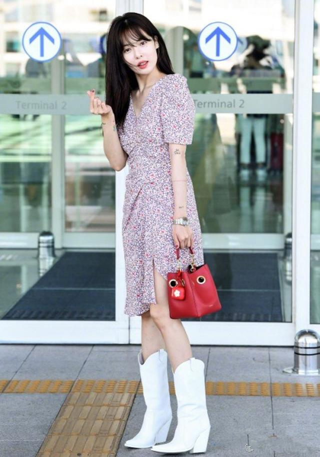 金泫雅最新机场照,一身碎花连衣裙太过清纯,美得一塌糊涂