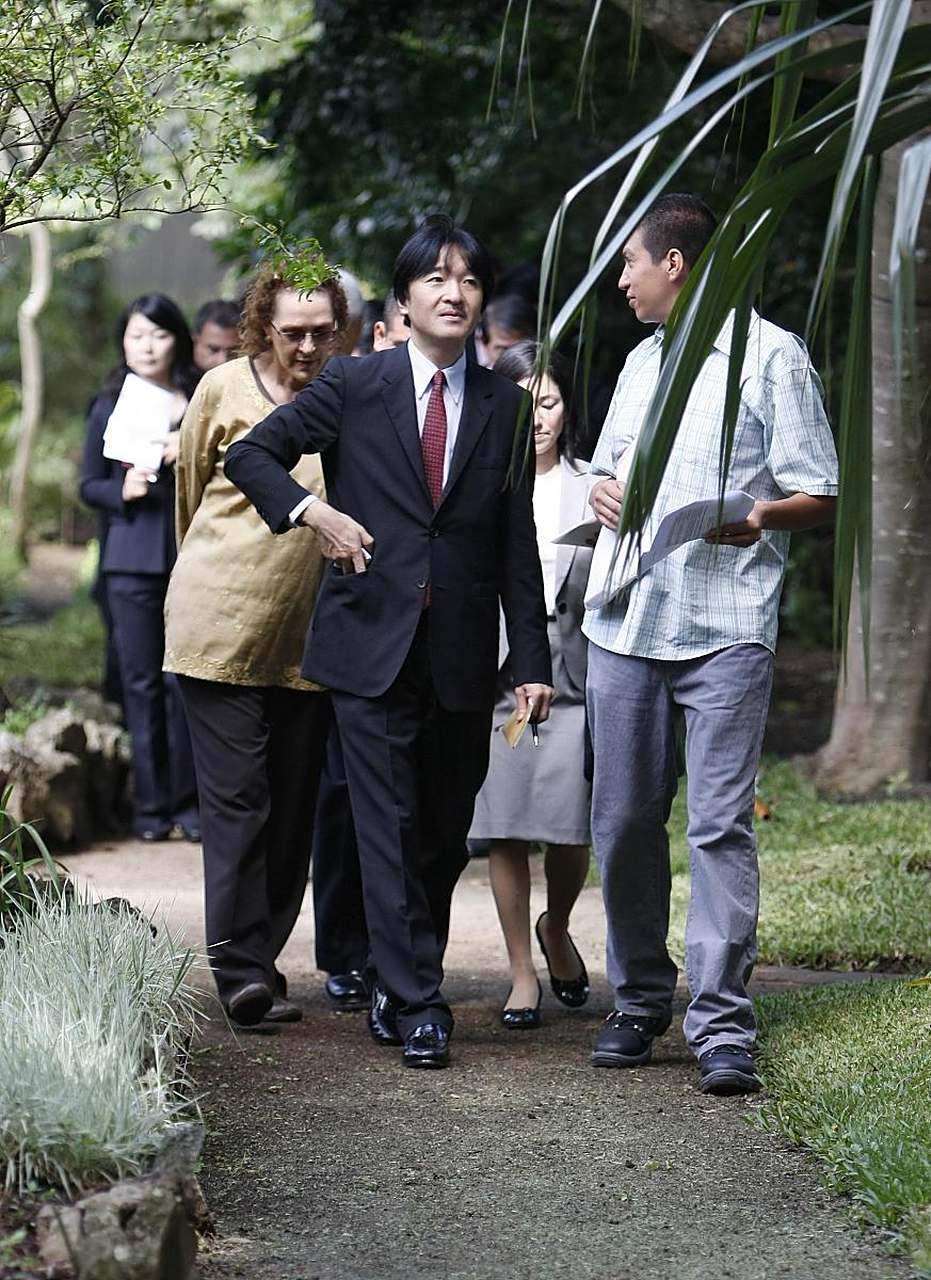 冲绳县知事玉城丹尼在北京宴会上跳舞的视频在日本网络上疯传,引起了