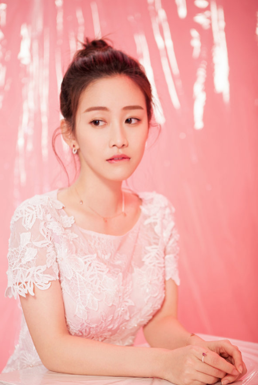 网红,美雪美到不敢认】三,严莉莉,当年的小黑魔仙严莉莉,真名叫刘美含